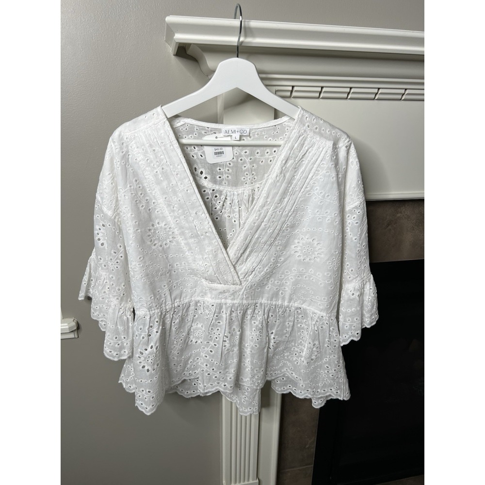 NWT Aemi + Co Eyelet Embroidered V-Neck  Blouse Top Size L